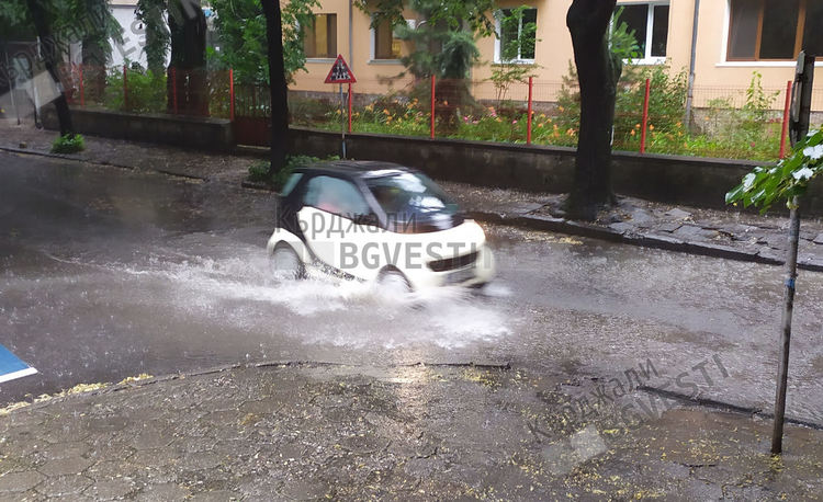 Жълт код за проливни дъждове в областта,в Кърджали ще вали кратко , но обилно