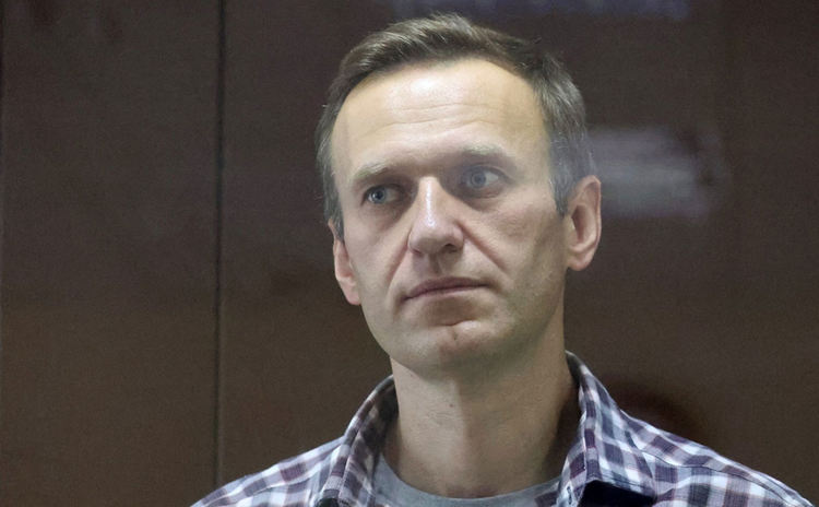Навални обяви, че прекратява гладната си стачка