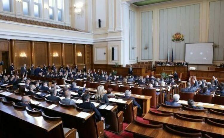 Пенсиите отново в пленарна зала
