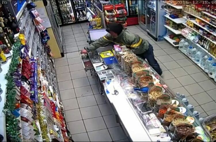 13-годишни девойки задигнаха алкохол от магазин в Димитровград