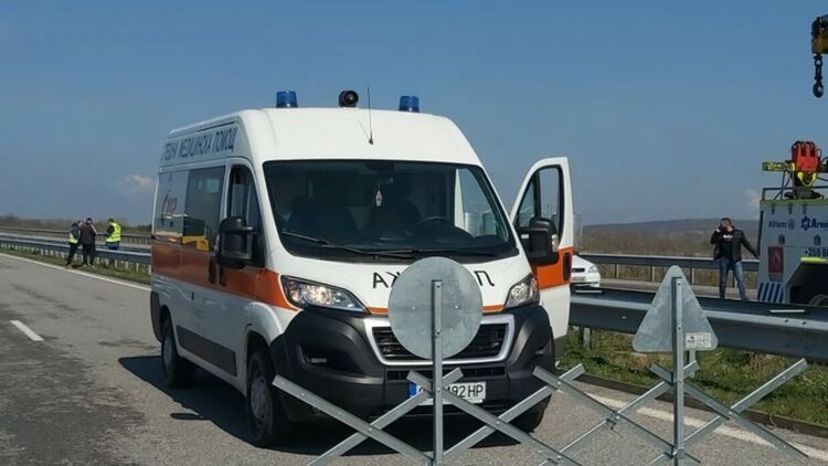 Верижна катастрофа между тирове затрудни трафика на АМ "Тракия"