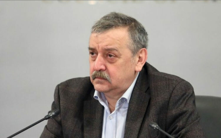 Проф. Кантарджиев: Да се изследват тежко заболелите, които имат документ за ваксинация