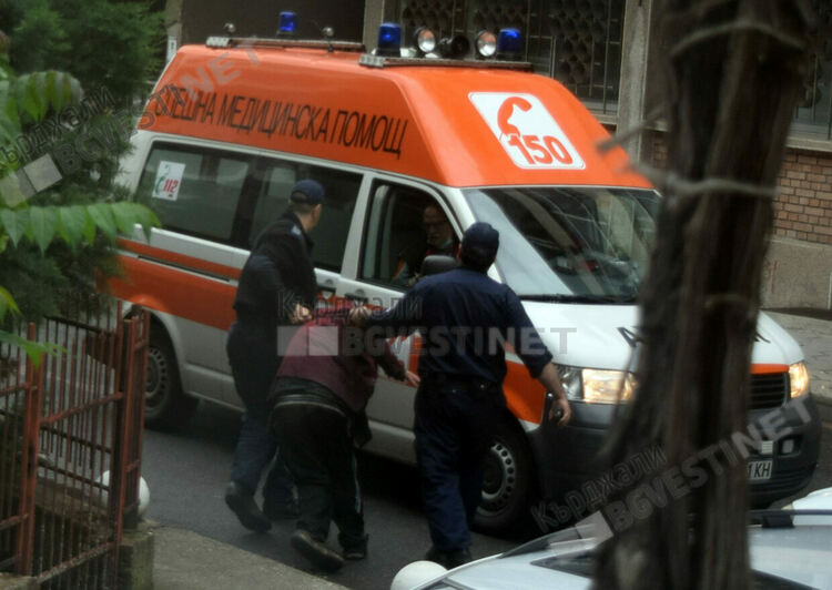 Спешните медици в областта реагираха на сигнали за 478 пациенти,34 са с COVID 19, 8 са препилите