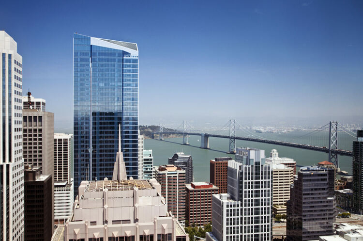 Луксозният небостъргач Millenium Tower се накланя