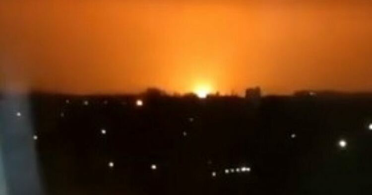 Експлозии в Луганск и Донецк, хиляди се евакуират в Русия
