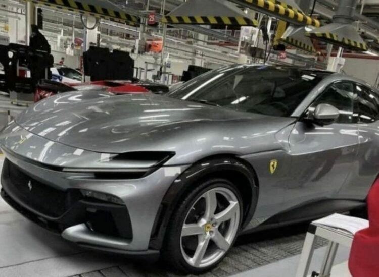 Появиха се шпионски снимки на серийното Ferrari Purosangue