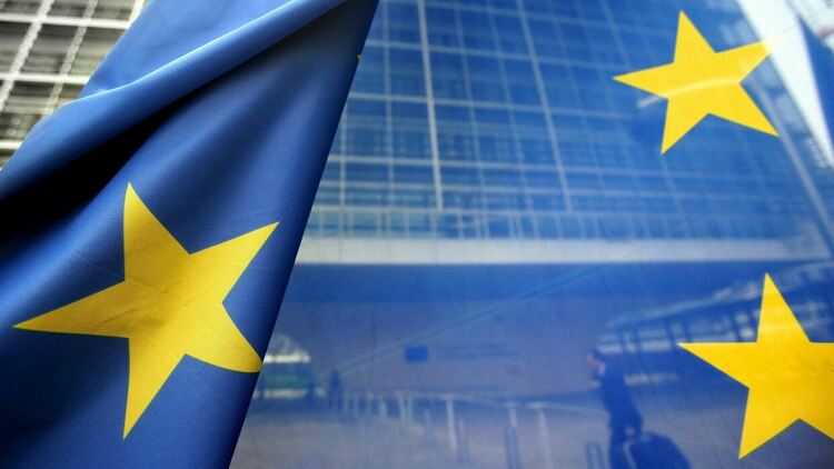 ЕС налага първи пакет санкции срещу Русия