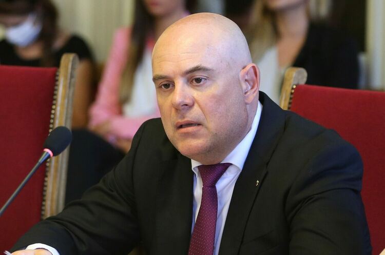 Прокуратурата разкри руски дипломат и български генерал, шпионирали за Русия