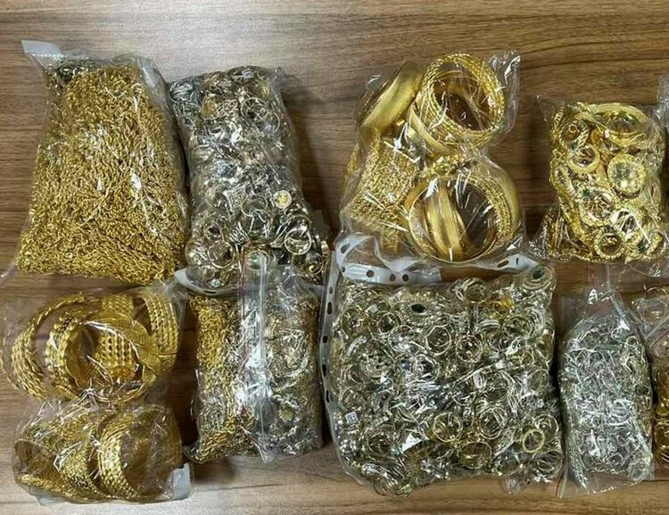 Задържаха мъж за контрабанда на злато за над 1 млн. лева