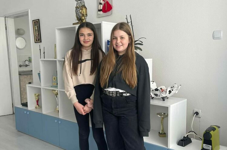 Ученички намериха  и върнаха изпуснати пари