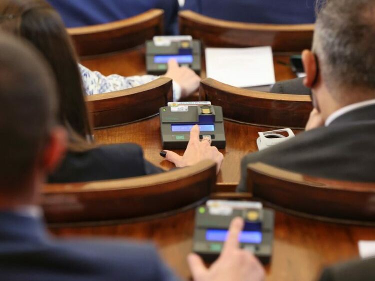 Без идеологически, религиозни и политически доктрини в образованието, прие парламентът
