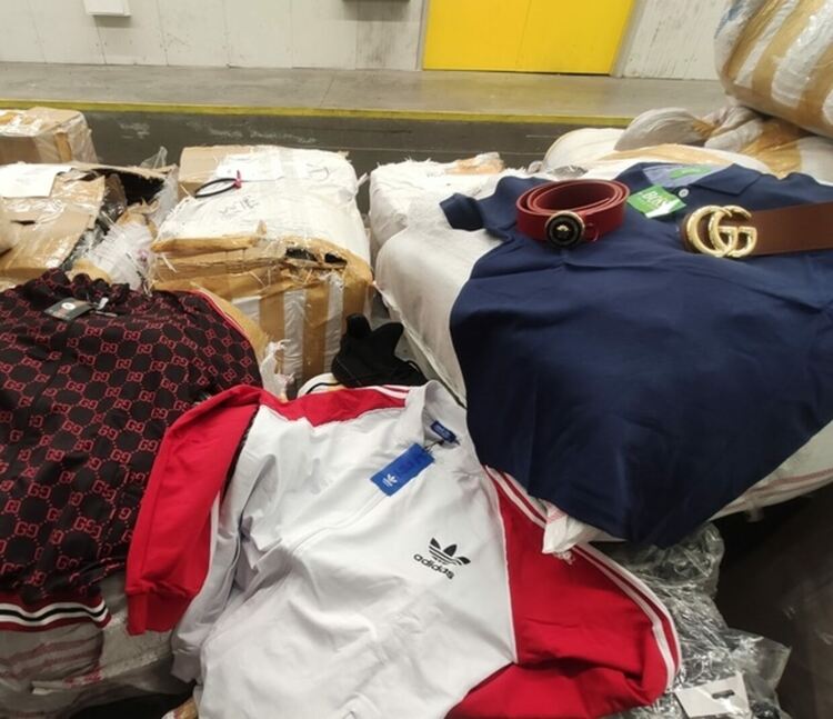 Спряха голямо количество облекла имитации в района на ГКПП „Капитан Петко войвода“