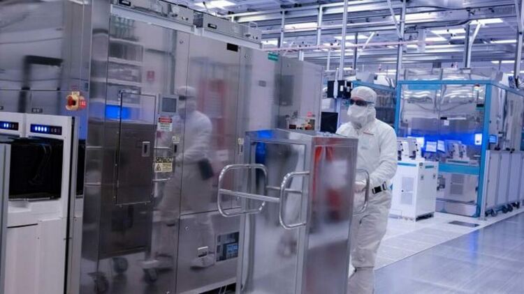 Intel строи чип-заводи в шест европейски страни