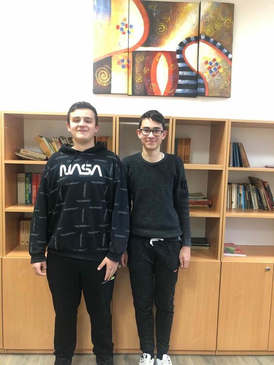 Възпитаници от Езиковата гимназия с най-високи постижения на Областния кръг на олимпиадата по физика