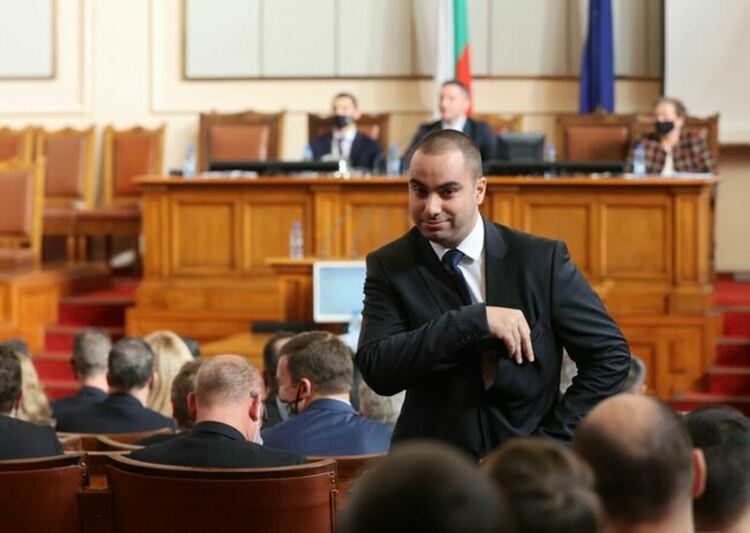 ПП срещу хибридните атаки: Армии от тролове в притеснителен синхрон с партийни лидери и дейци
