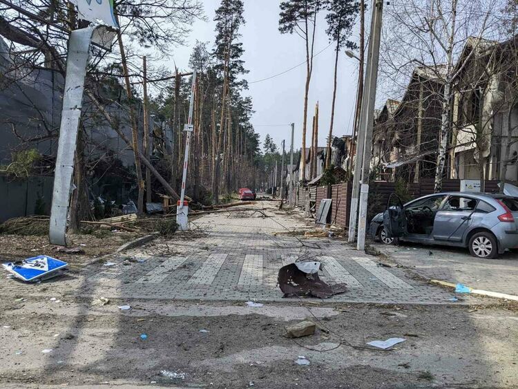 В гараж в Гостомел откриха 11 трупа, стотици жители са изчезнали
