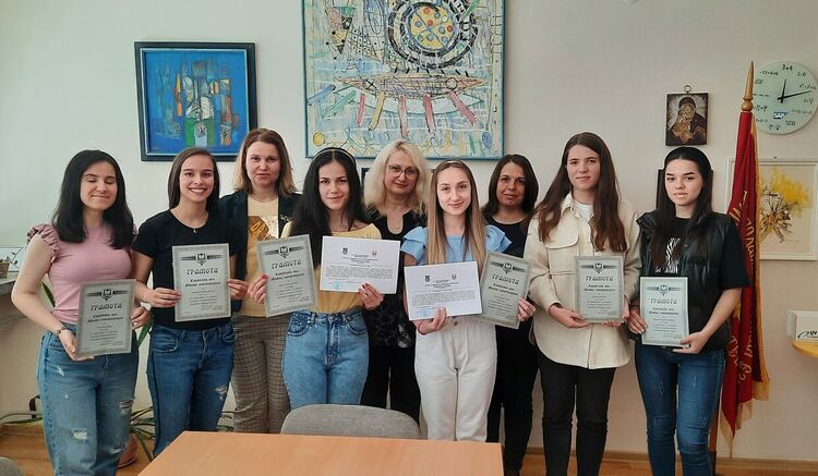 Философи и историци  от ЕГ „Христо Ботев“ жънат заедно успехи в Национален конкурс