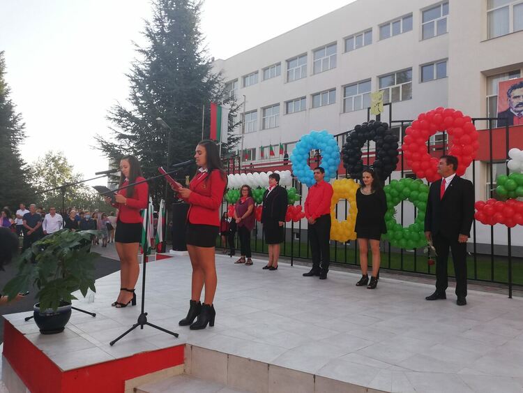 Абитуриентският бал на славейковци-зона свободна от чалга