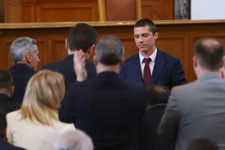 Мирослав Иванов запази поста си на заместник-председател на парламента 