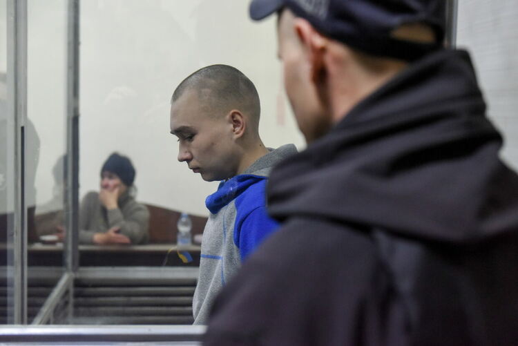 Доживотен затвор за първия руски войник, изправен пред украински съд за военни престъпления