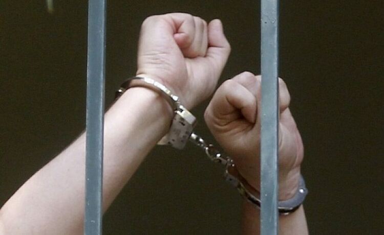 Задържаха 19-годишен в Кърджали, напръскал батко с лютив спрей