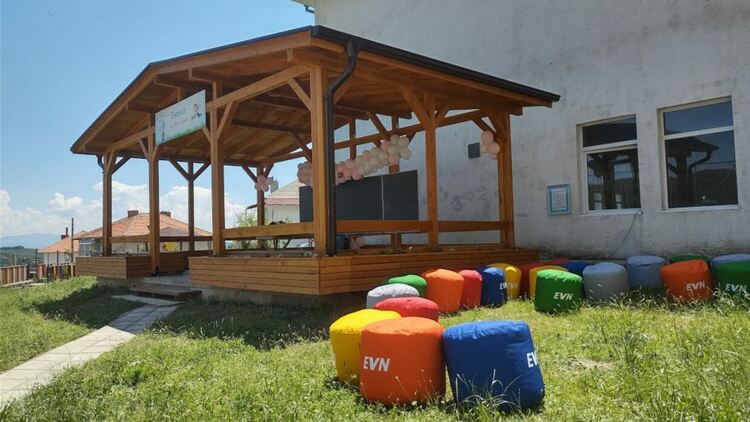 EVN България награди учениците от СУ „Св. Княз Борис I” в Старцево с „Класна стая на открито“