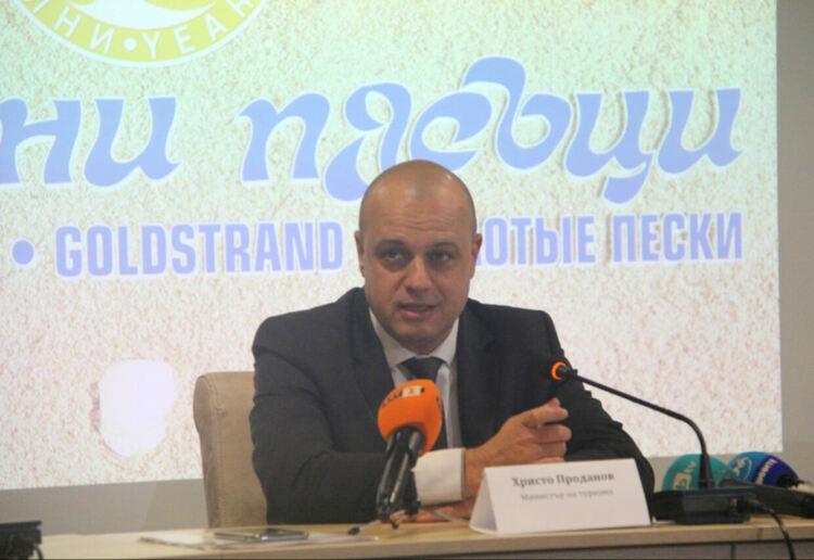 Министър Проданов : Около 6 млн. туристи очакваме това лято 