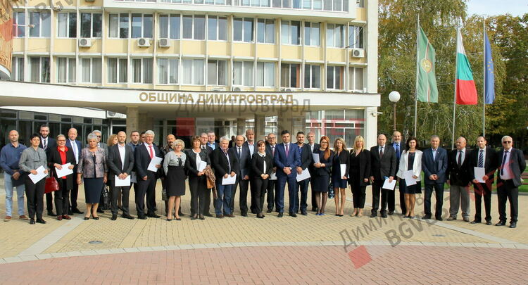Ще вземат ли отношение общинските съветници по исканата от граждани оставка на зам.-председателя на ОбС?
