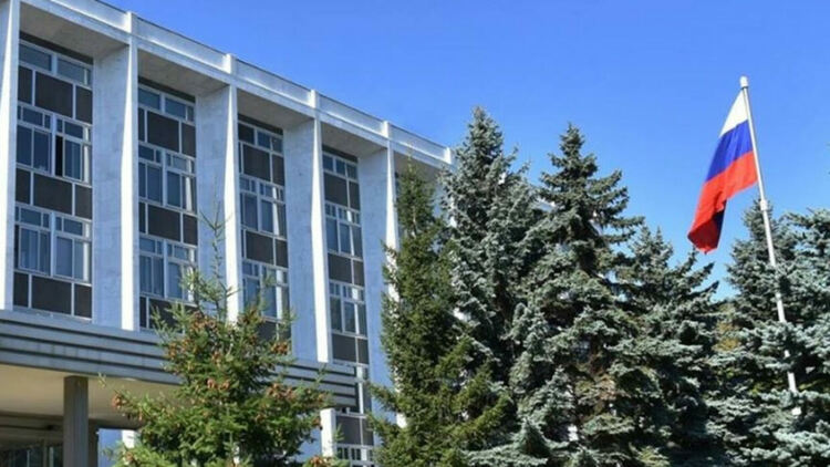Медиите в Европа за изгонването от България на 70 служители на руското посолство в София
