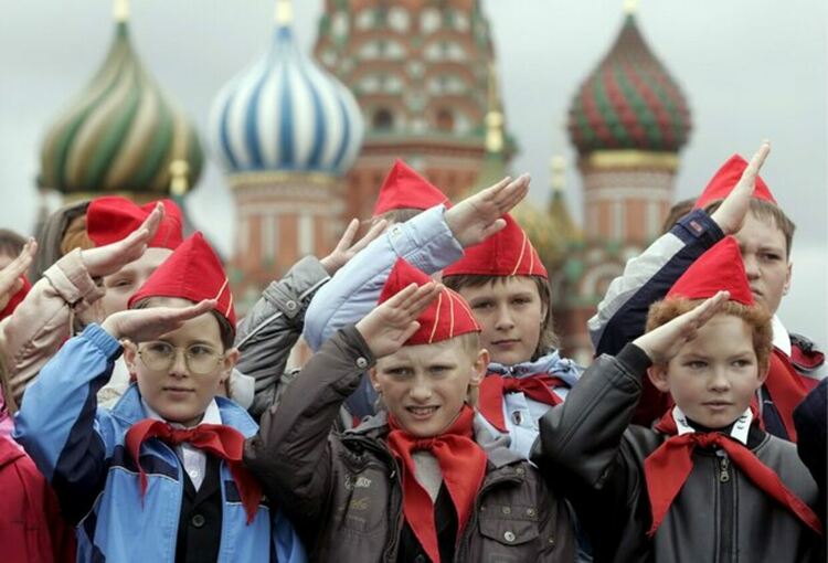 Путин подписа закон за създаване на руско движение на децата и младежта