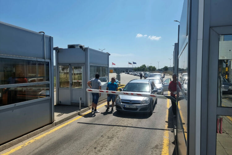 Българите ще могат да пътуват само с лична карта в Турция