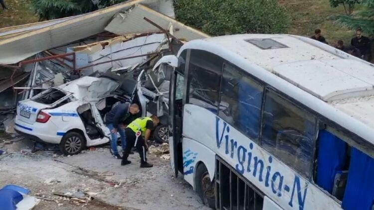 До 10 г. затвор за 15-годишния Омар, натиснал педала на автобуса в Бургас