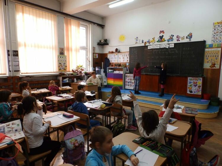 Временни противоепидемични мерки в училищата, яслите и детските градини от 15 септември