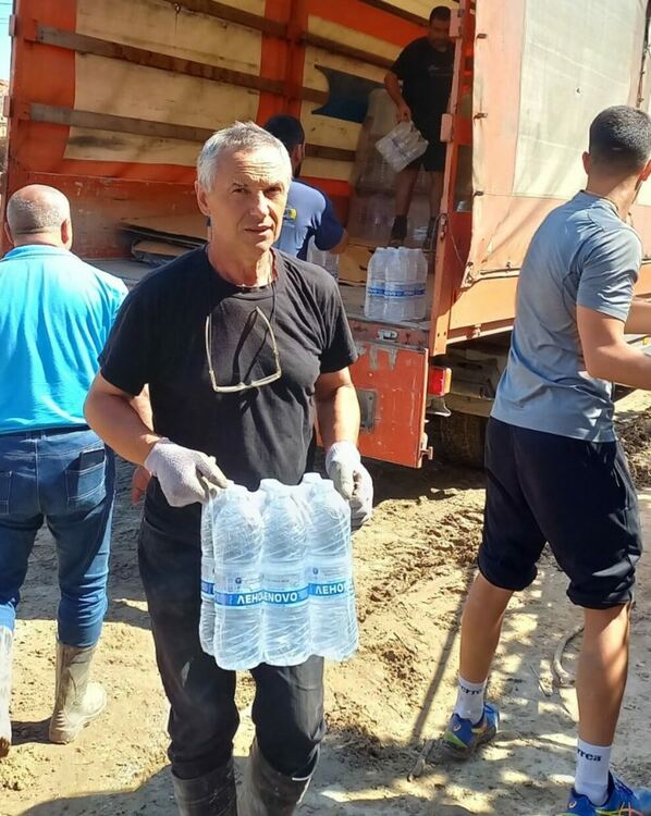 Кметът на Дълбок извор организира дарение за пострадалите от пороите села