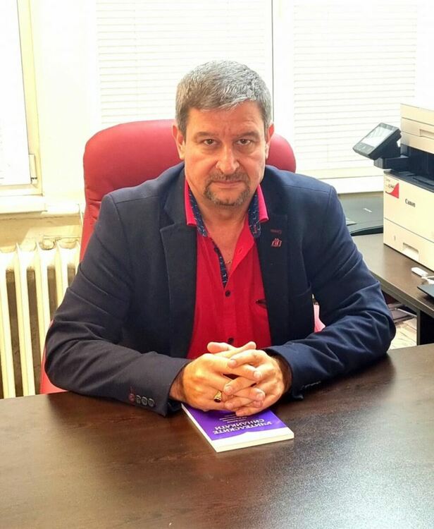 Е-системата на МОН доведе училищата до брутален дигитален стрес. Виновните да получат дължимото!