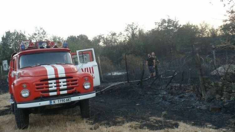 Късо съединение в далекопровод причини пожар в Падина