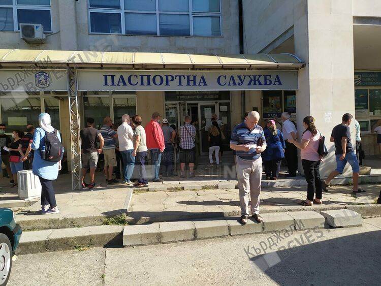 Спокоен изборен ден,само 21 удостоверения за гласуване издадоха от Паспортна служба