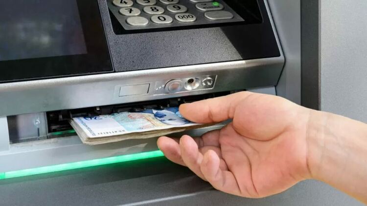 Разследват случай на теглене от банкомат без съгласието на титуляра на картата