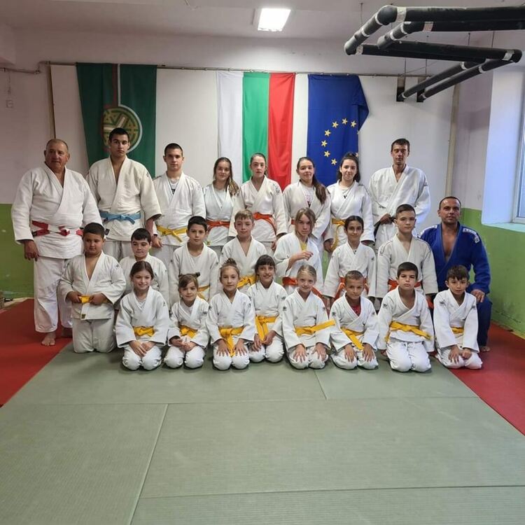 Поредни медали за димитровградските състезатели по джу-джицу и джудо