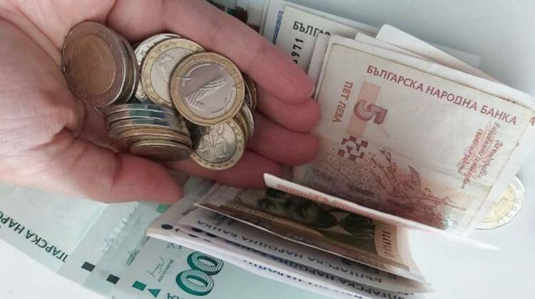 Намериха разпилени пари в Кърджали, издирват притежателя им