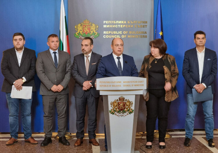 Тристранката не подкрепи удължителния закон за бюджета