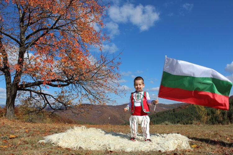 192 деца и младежи участват в седмото издание на конкурса "Аз раста патриот"