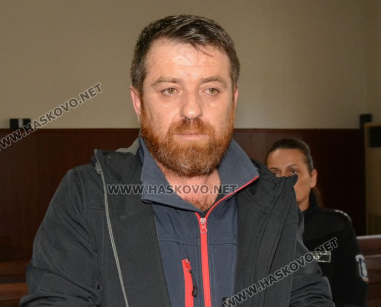 Задържаният със самоделните бойни пистолети знаел, че са газови