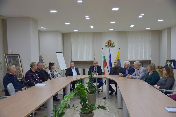 Община Асеновград търси възможности за реновиране на Гребната база 