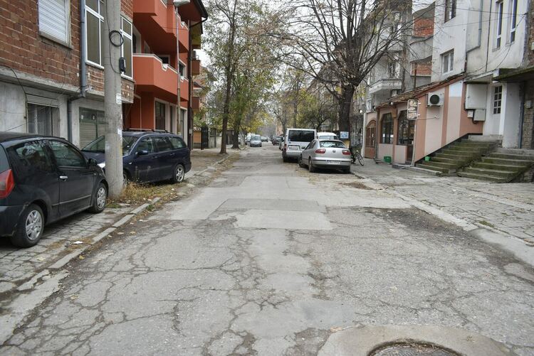 Стартира ремонт на ул."Полковник Дрангов" в Асеновград 