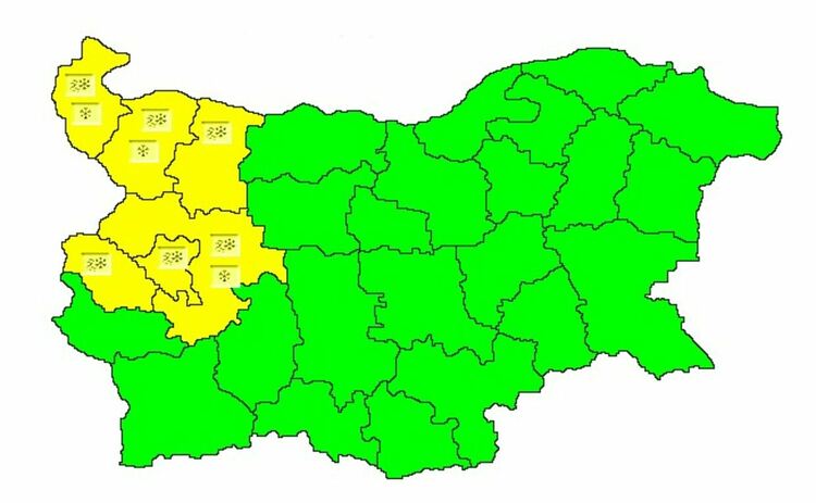 Жълт код за сняг и поледици в шест области, по-топло в Южна България