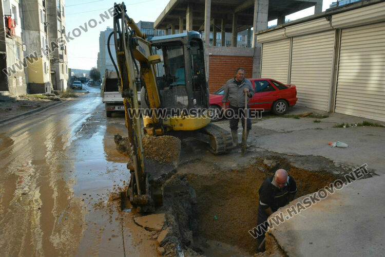 ВиК авария на улица „Акация“, възможно е спиране на водата