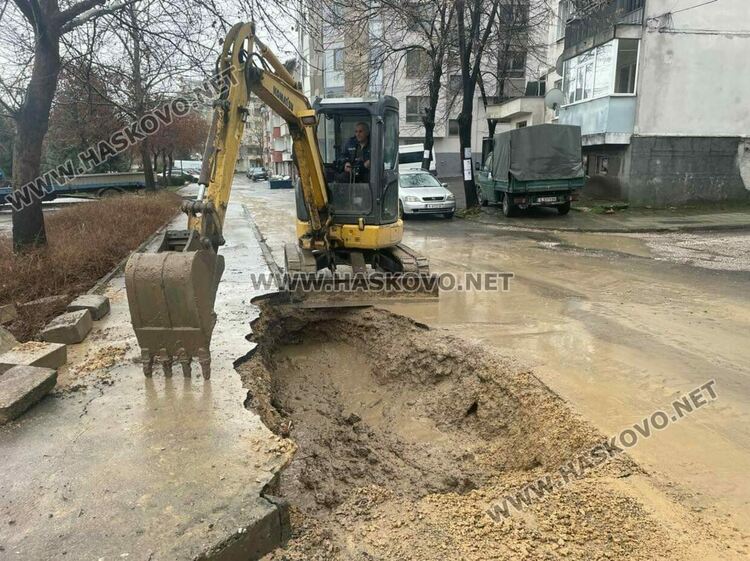 Нова ВиК авария възникна на улица „Кюстенджа“ 