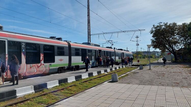 Планират изграждането на буферен паркинг в района на жп гарата в Асеновград