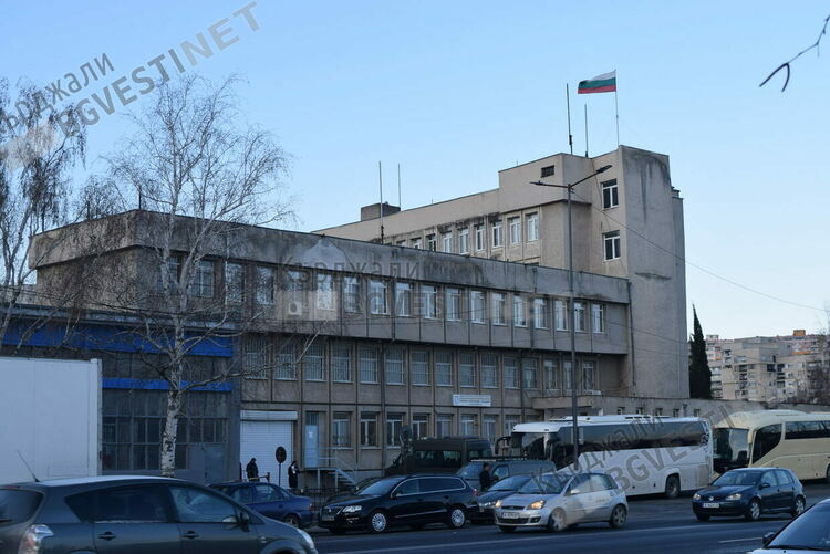 В Пътна полиция-Кърджали засякоха товарен автомобил,откраднат в Белгия